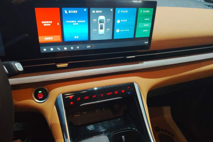 Used SAIC MAXUS G50 PHEV 2025 Revised Navigation Edition Audio And AC Panel
