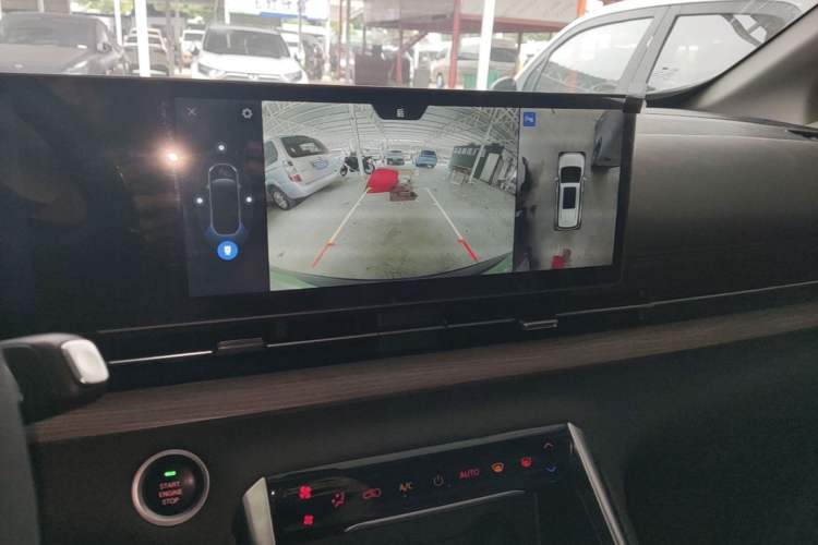 Used SAIC MAXUS G50 PHEV 2025 Flagship Edition Audio And AC Panel