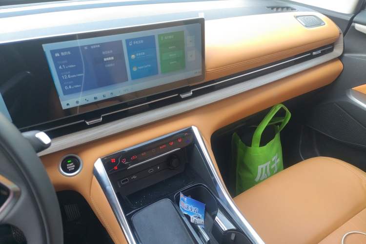 Used SAIC MAXUS G50 PHEV 2025 Leading Edition Audio And AC Panel
