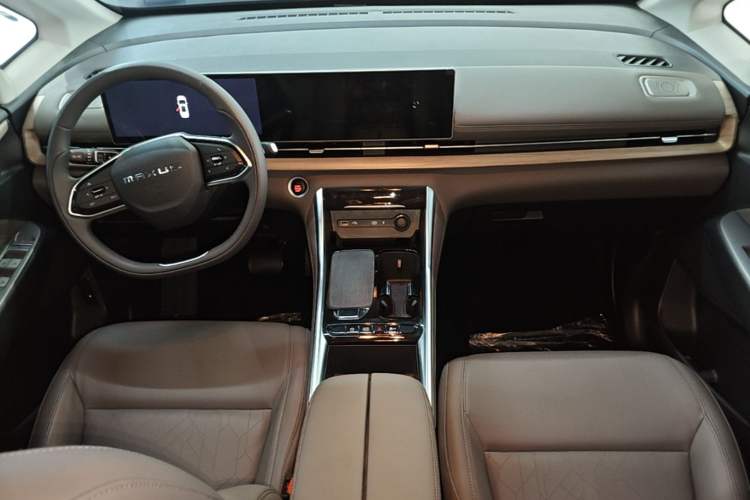 Used SAIC MAXUS G50 PHEV 2025 Leading Edition Center Console