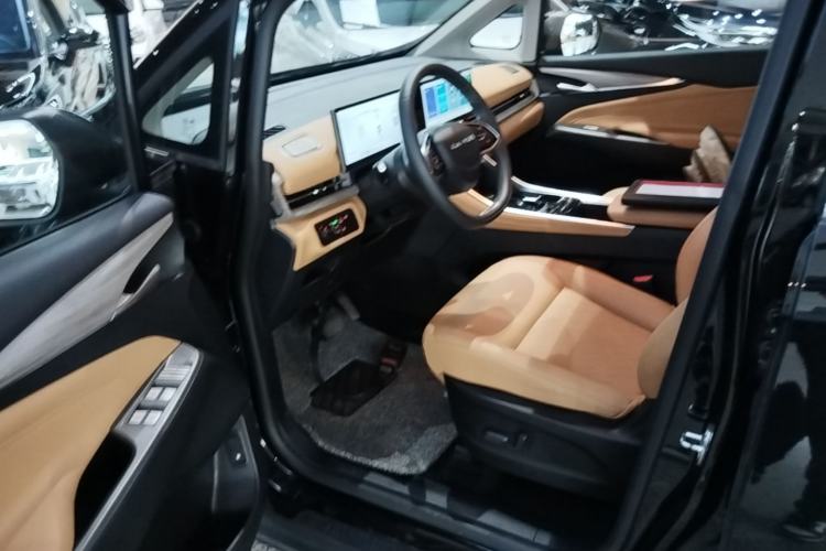 Used SAIC MAXUS G50 PHEV 2025 Leading Edition Driver Seat