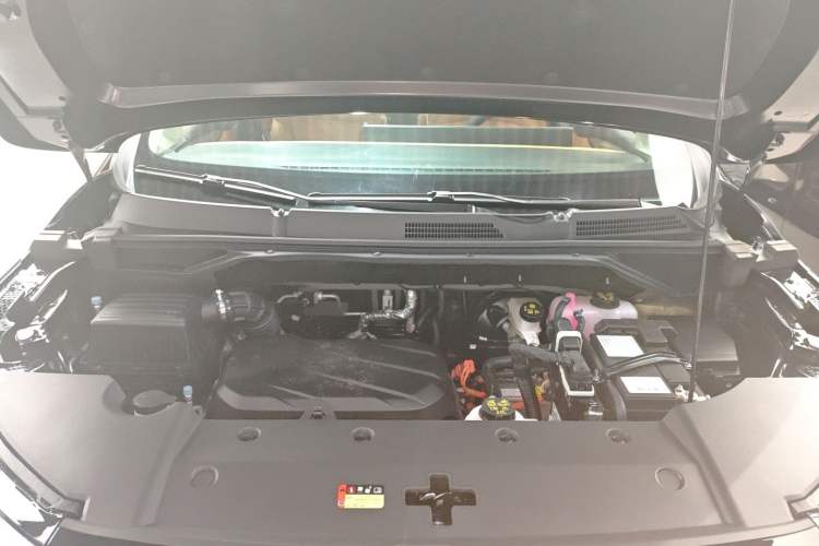 Used SAIC MAXUS G50 PHEV 2025 Flagship Edition Engine Bay