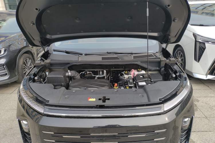 Used SAIC MAXUS G50 PHEV 2025 Leading Edition Engine Bay