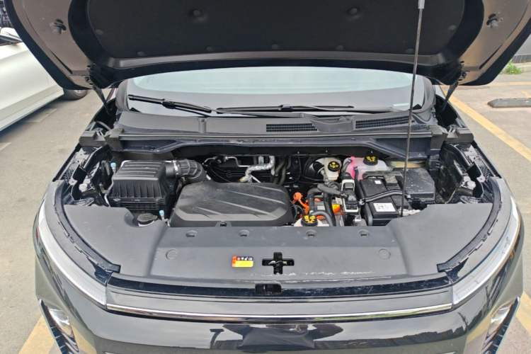 Used SAIC MAXUS G50 PHEV 2025 Leading Edition Engine Bay