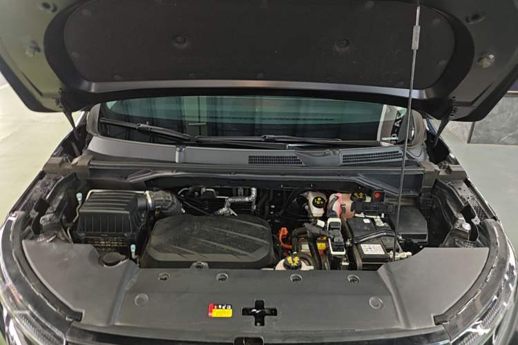 Used SAIC MAXUS G50 PHEV 2025 Leading Edition Engine Bay