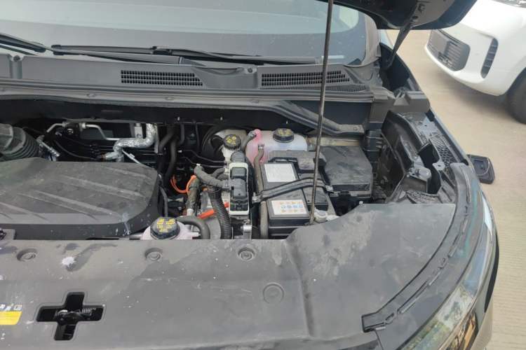 Used SAIC MAXUS G50 PHEV 2025 Leading Edition Engine Bay Left