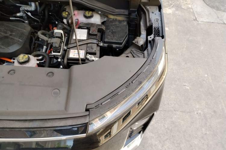 Used SAIC MAXUS G50 PHEV 2025 Leading Edition Engine Bay Left