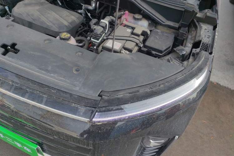 Used SAIC MAXUS G50 PHEV 2025 Leading Edition Engine Bay Left