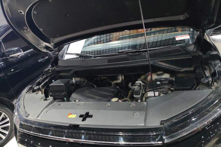Used SAIC MAXUS G50 PHEV 2025 Revised Navigation Edition Engine Bay