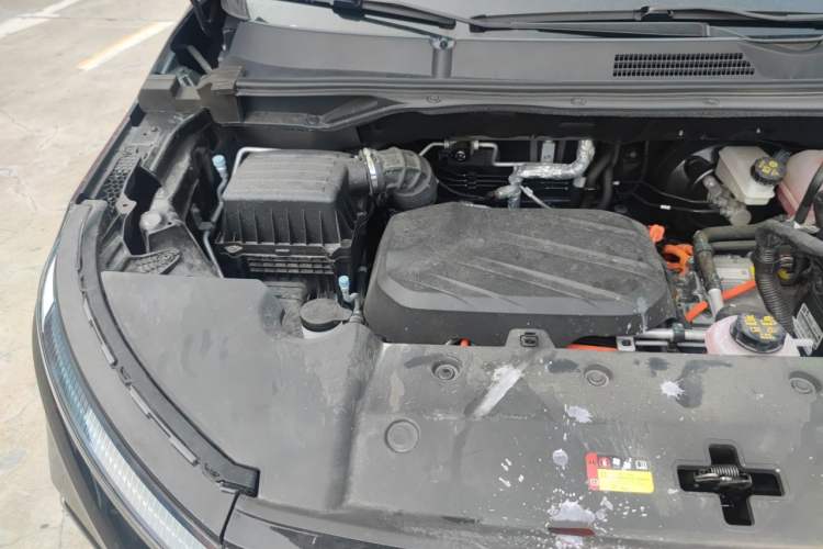 Used SAIC MAXUS G50 PHEV 2025 Leading Edition Engine Bay Right