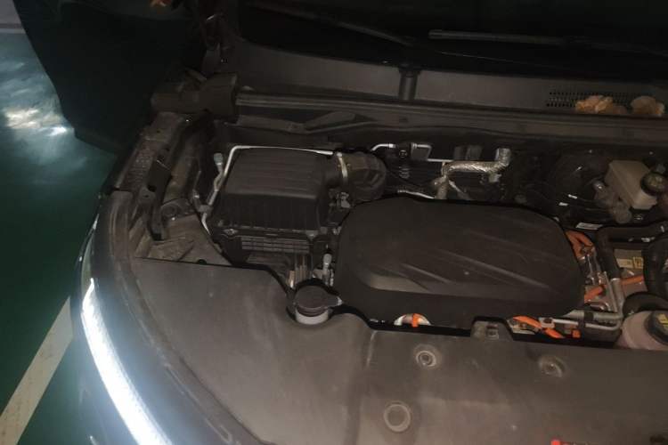 Used SAIC MAXUS G50 PHEV 2025 Flagship Edition Engine Bay Right