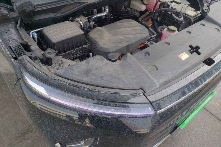Used SAIC MAXUS G50 PHEV 2025 Leading Edition Engine Bay Right