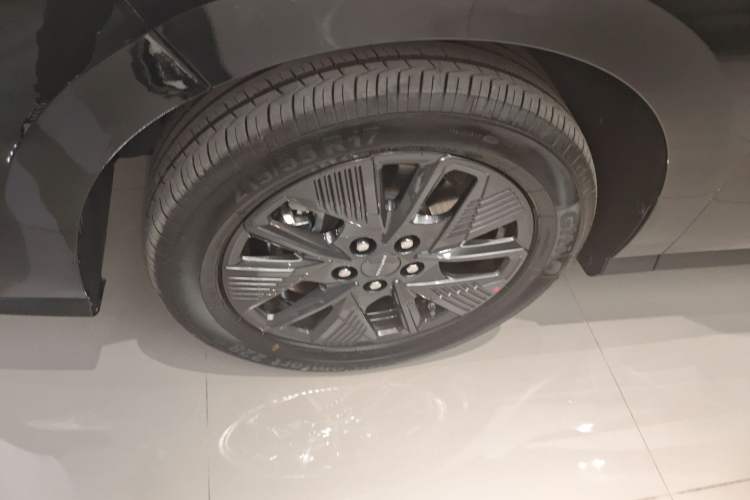 Used SAIC MAXUS G50 PHEV 2025 Flagship Edition Exterior 3