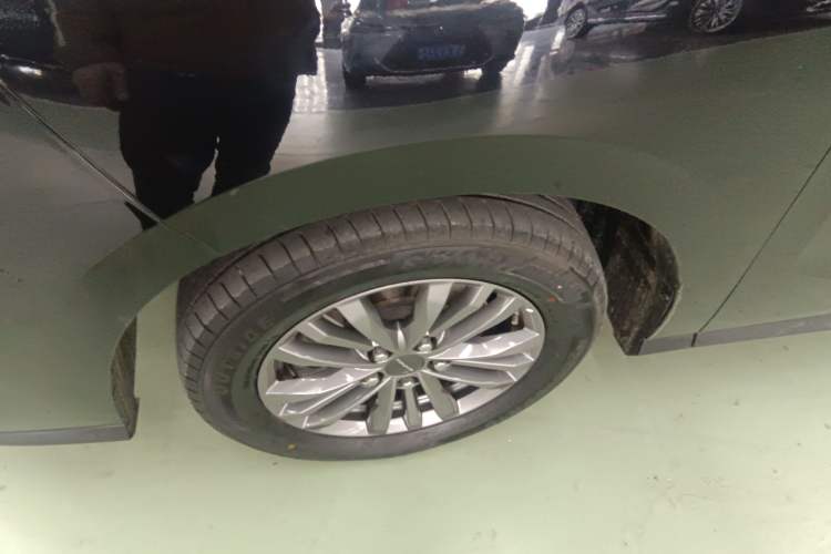 Used SAIC MAXUS G50 PHEV 2025 Leading Edition Exterior 4