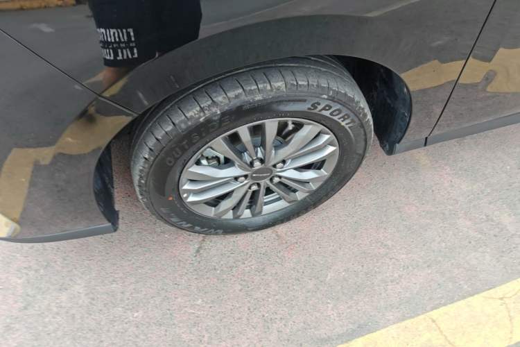 Used SAIC MAXUS G50 PHEV 2025 Leading Edition Exterior 4