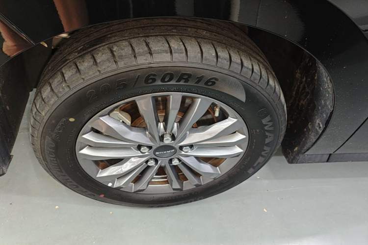 Used SAIC MAXUS G50 PHEV 2025 Leading Edition Exterior 4