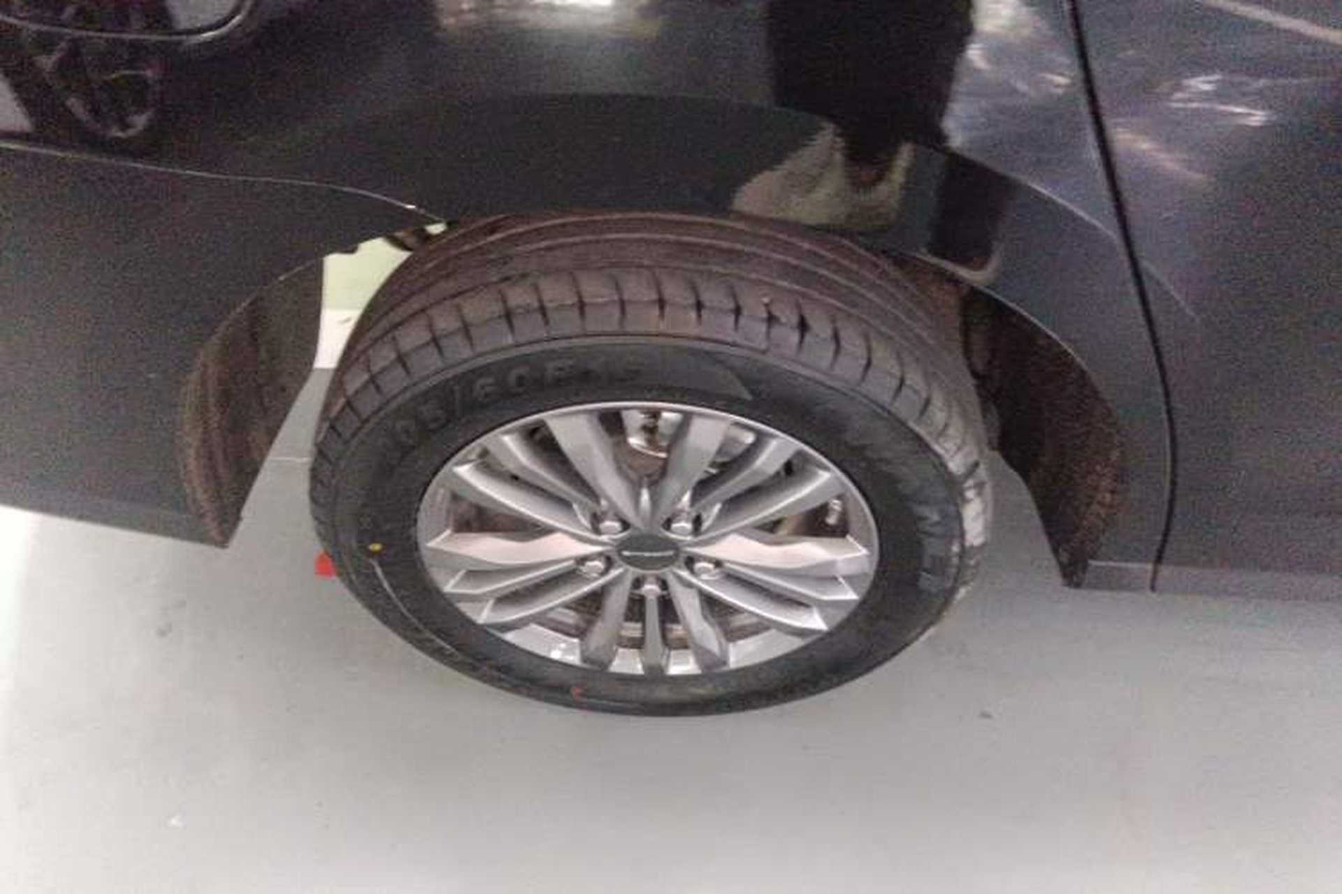 Used SAIC MAXUS G50 PHEV 2025 Leading Edition Exterior 5