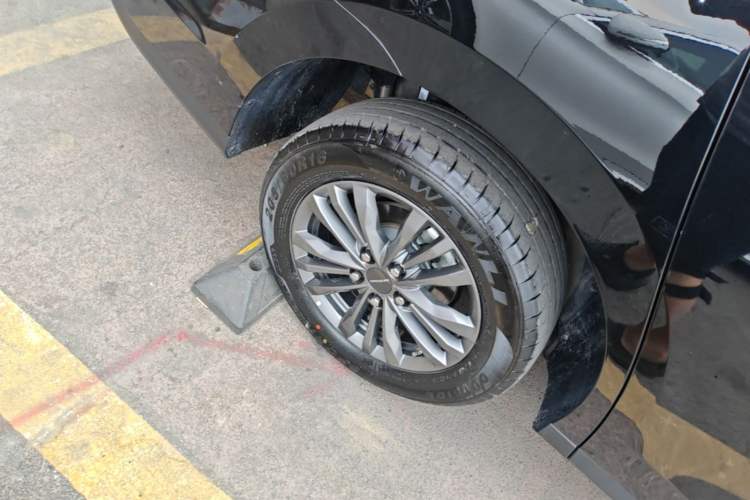 Used SAIC MAXUS G50 PHEV 2025 Leading Edition Exterior 5