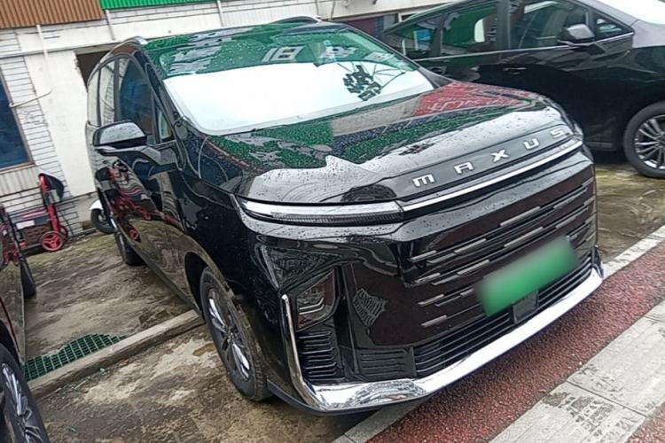 Used SAIC MAXUS G50 PHEV 2025 Leading Edition Front Right 45 Deg