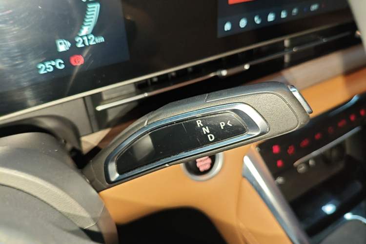 Used SAIC MAXUS G50 PHEV 2025 Leading Edition Gear Lever