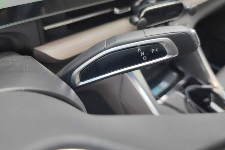 Used SAIC MAXUS G50 PHEV 2025 Leading Edition Gear Lever