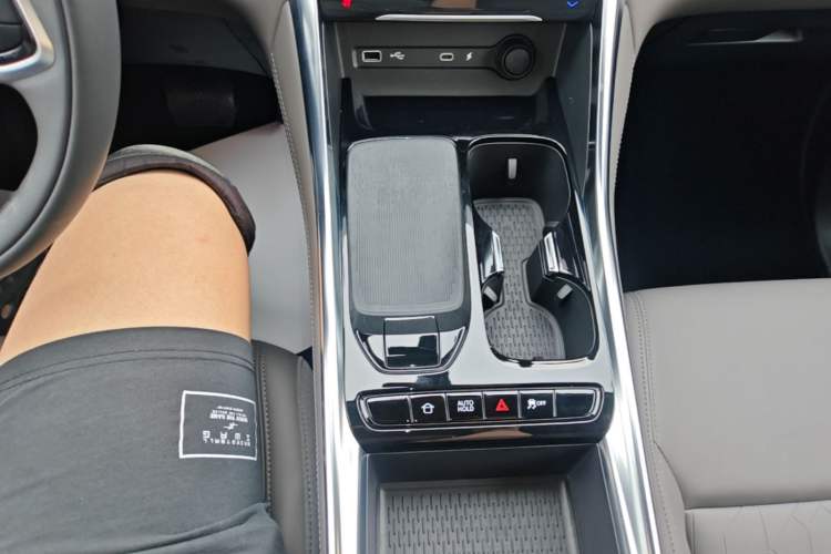 Used SAIC MAXUS G50 PHEV 2025 Leading Edition Gear Lever