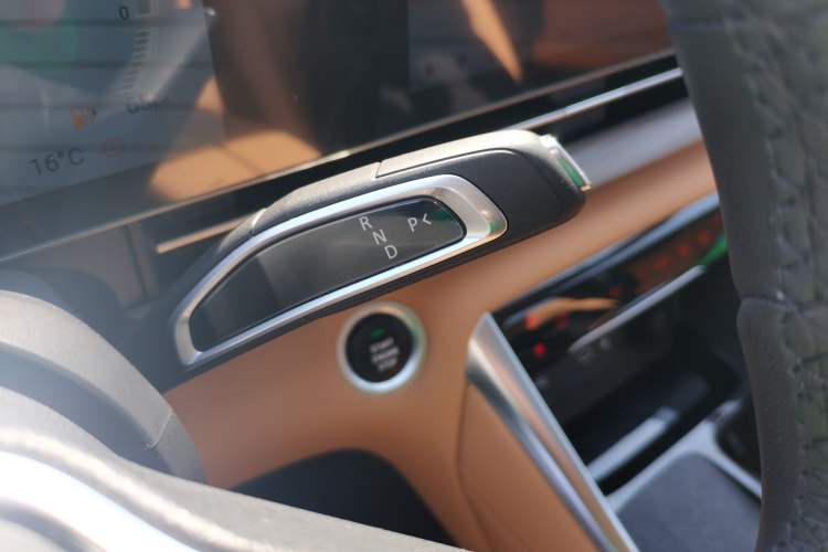Used SAIC MAXUS G50 PHEV 2025 Leading Edition Gear Lever