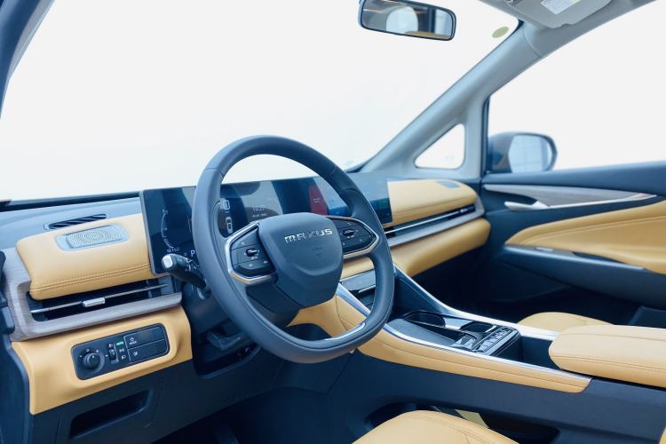 Used SAIC MAXUS G50 PHEV 2025 Revised Navigation Edition Interior 1