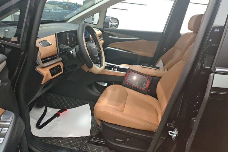 Used SAIC MAXUS G50 PHEV 2025 Flagship Edition Interior 3
