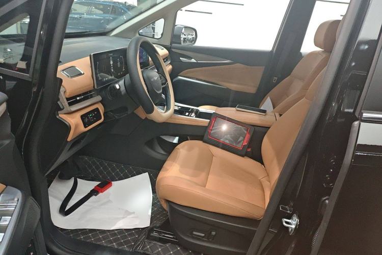 Used SAIC MAXUS G50 PHEV 2025 Flagship Edition Left Front Seat