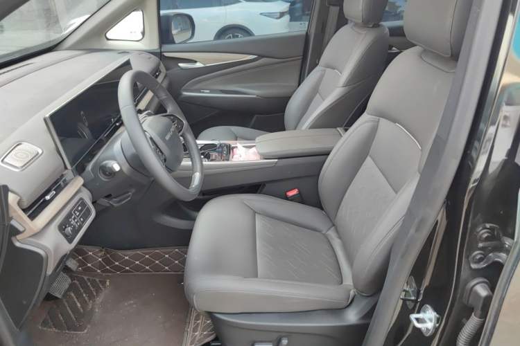 Used SAIC MAXUS G50 PHEV 2025 Leading Edition Left Front Seat