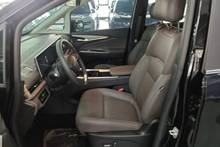 Used SAIC MAXUS G50 PHEV 2025 Leading Edition Left Front Seat