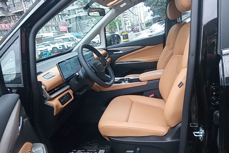 Used SAIC MAXUS G50 PHEV 2025 Leading Edition Left Front Seat