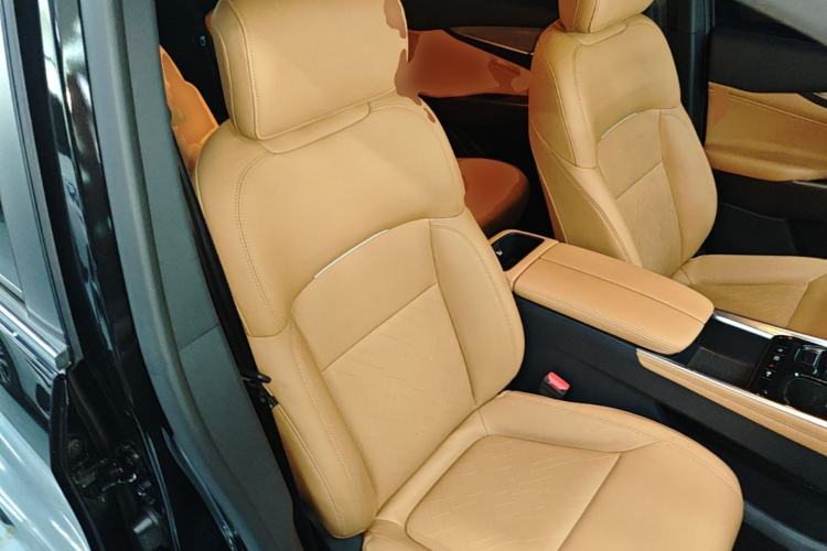 Used SAIC MAXUS G50 PHEV 2025 Leading Edition Right Front Seat