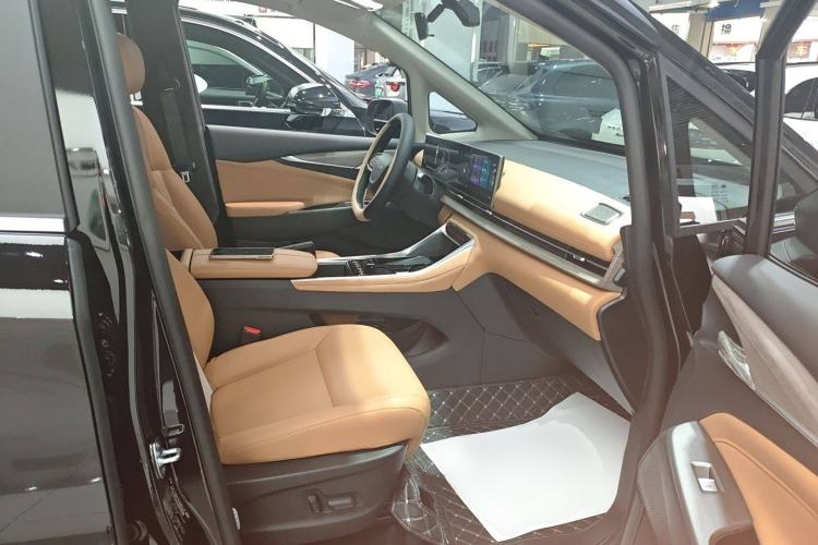Used SAIC MAXUS G50 PHEV 2025 Flagship Edition Right Front Seat