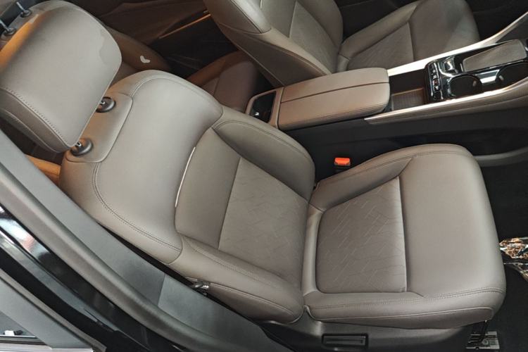 Used SAIC MAXUS G50 PHEV 2025 Leading Edition Right Front Seat