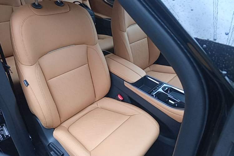 Used SAIC MAXUS G50 PHEV 2025 Leading Edition Right Front Seat
