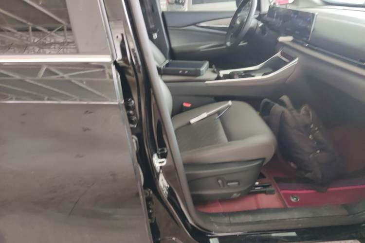 Used SAIC MAXUS G50 PHEV 2025 Flagship Edition Right Front Seat