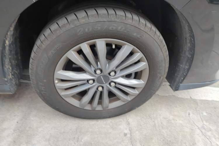 Used SAIC MAXUS G50 PHEV 2025 Leading Edition Right Front Wheel Hub