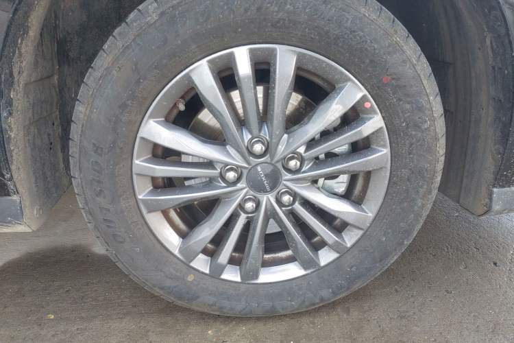 Used SAIC MAXUS G50 PHEV 2025 Leading Edition Right Front Wheel Hub