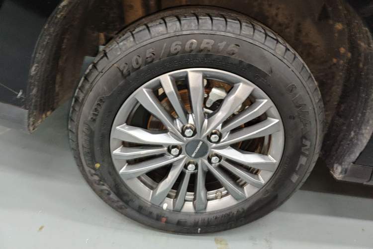 Used SAIC MAXUS G50 PHEV 2025 Leading Edition Right Rear Wheel Hub