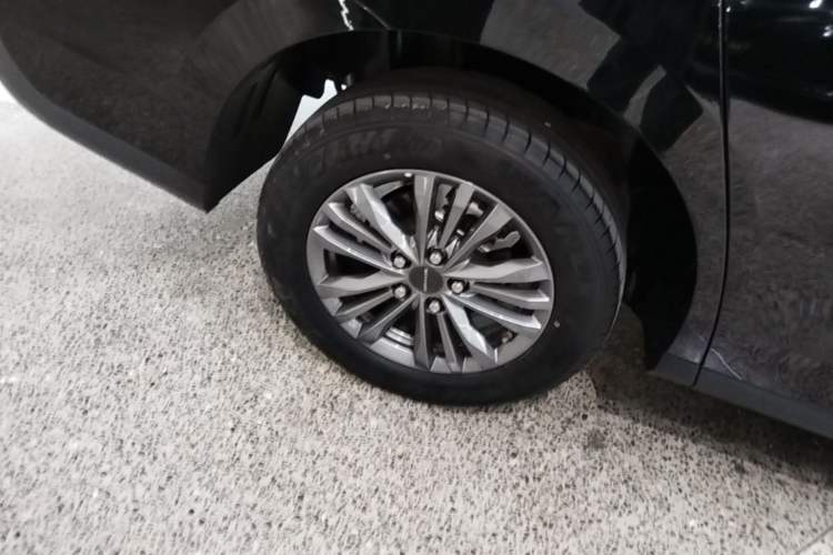 Used SAIC MAXUS G50 PHEV 2025 Leading Edition Right Rear Wheel Hub