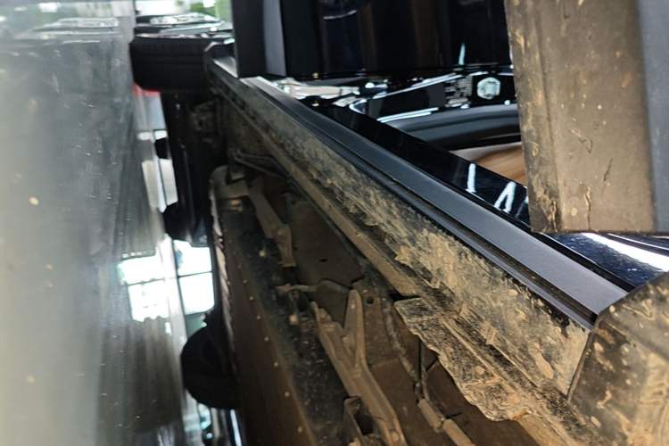 Used SAIC MAXUS G50 PHEV 2025 Leading Edition Right Side Sill