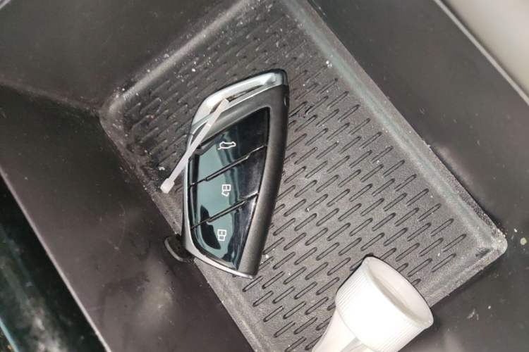 Used SAIC MAXUS G50 PHEV 2025 Flagship Edition Vehicle Key