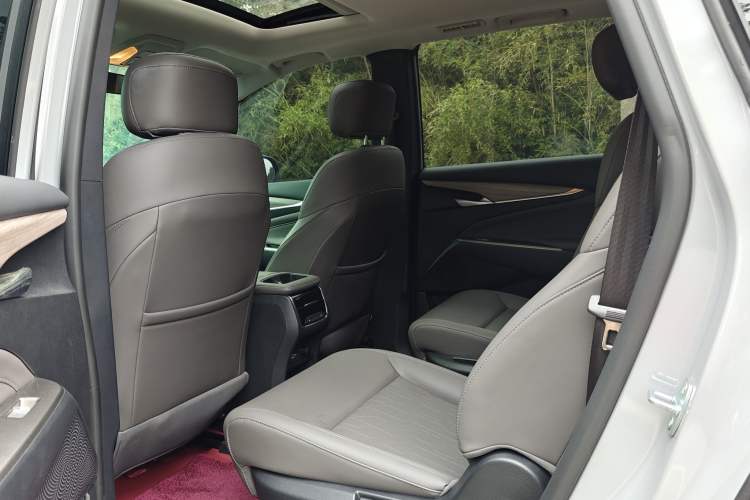 Used SAIC MAXUS G50 PHEV 2025 Leading Edition Interior 3