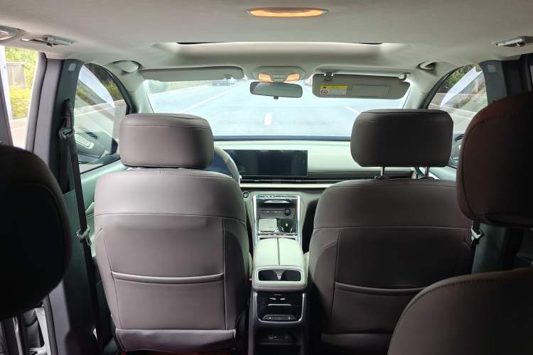 Used SAIC MAXUS G50 PHEV 2025 Leading Edition Interior 4