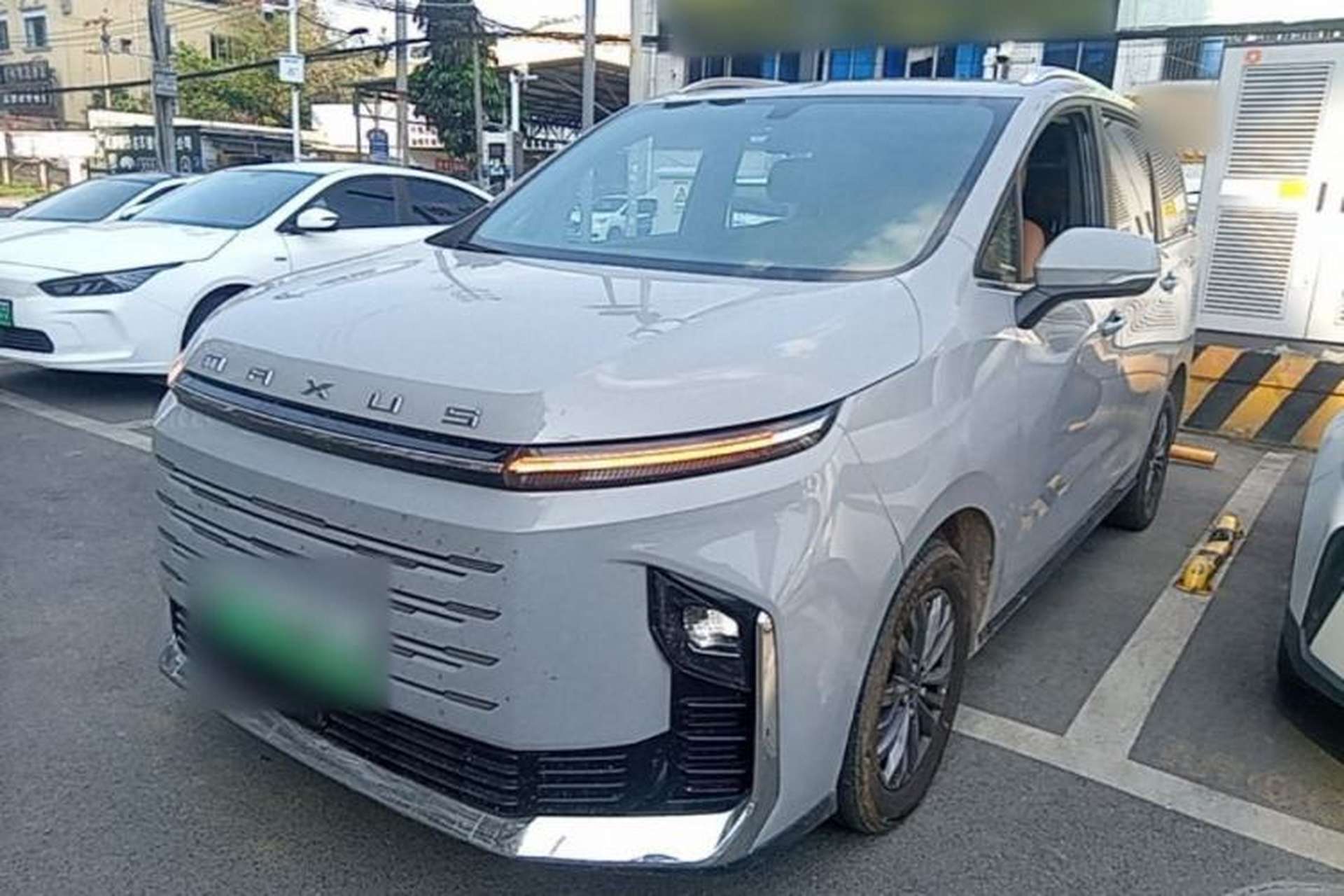 Used SAIC MAXUS G50 PHEV 2025 Leading Edition Front Left 45 Deg
