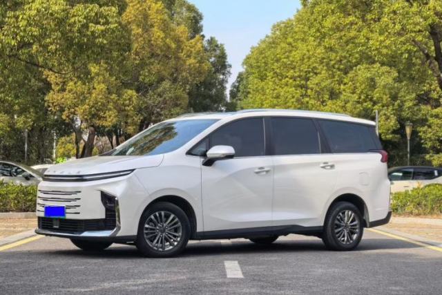 Used SAIC MAXUS G50 PHEV 2025 Leading Edition