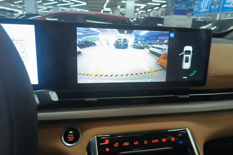 Used SAIC MAXUS G50 PHEV 2025 Leading Edition Audio And AC Panel