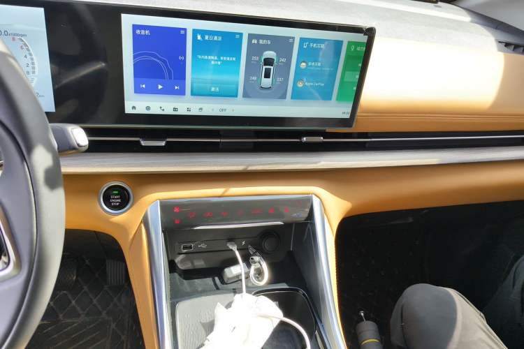 Used SAIC MAXUS G50 PHEV 2025 Leading Edition Audio And AC Panel